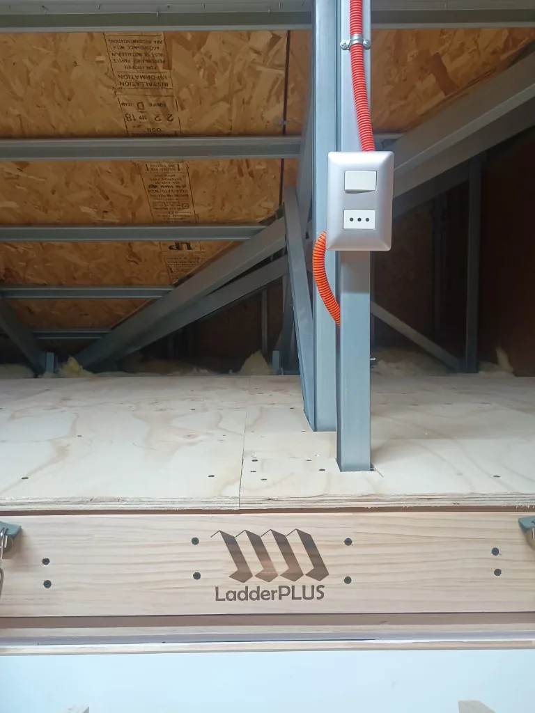 Instalación eléctrica LED profesional en ático - Iluminación eficiente y segura